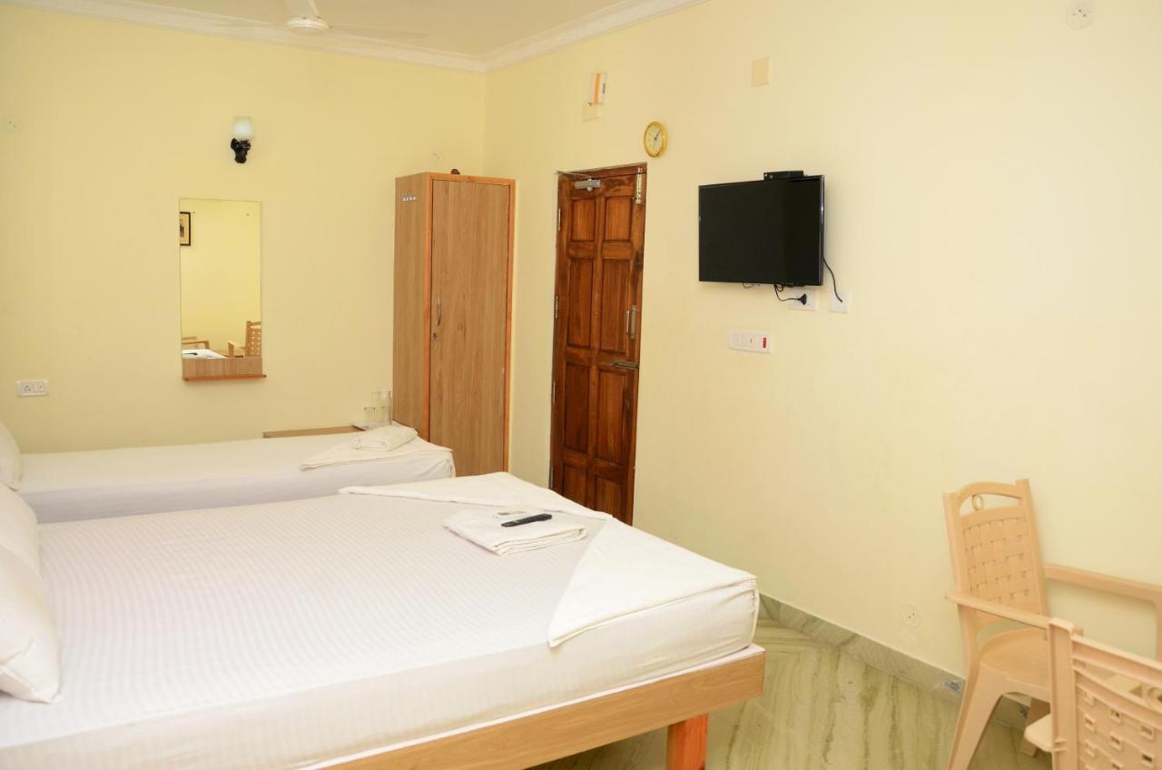 Hari Iyer Residency Hotel Tiruchchendur Exterior photo