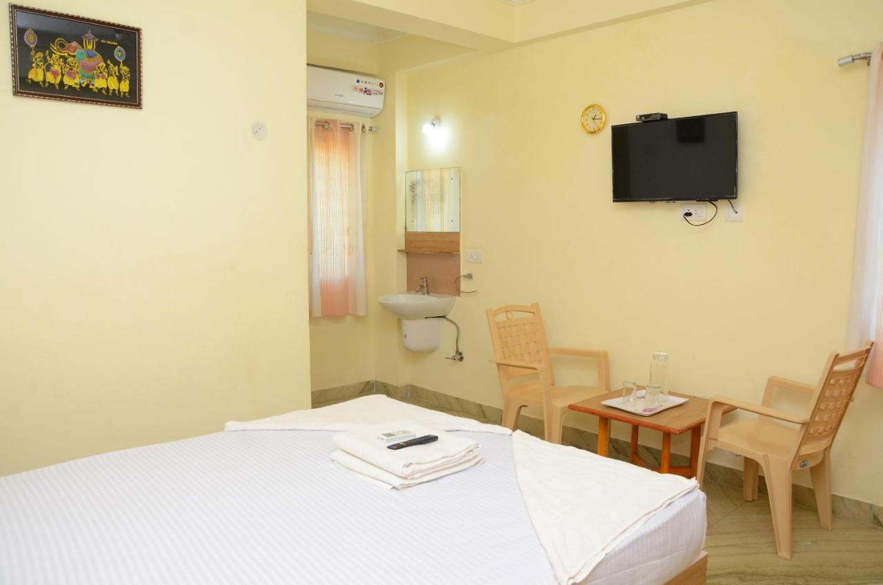 Hari Iyer Residency Hotel Tiruchchendur Exterior photo