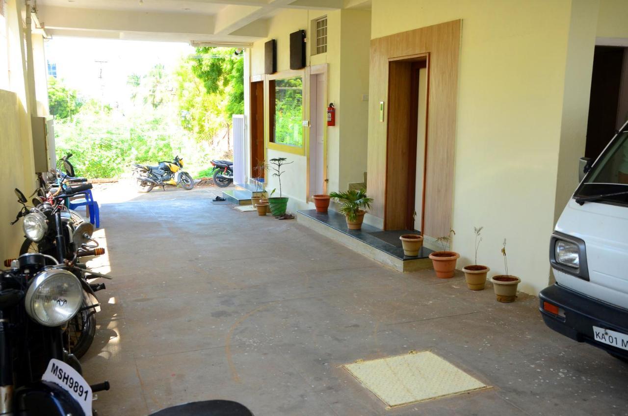 Hari Iyer Residency Hotel Tiruchchendur Exterior photo